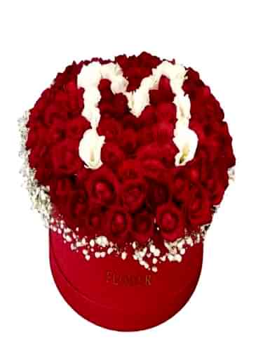 Yuvarlak Kutuda Baş Harf Güllerle