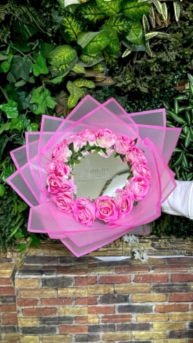 BU SENİN ÇİÇEĞİN AYNADAKİ BENİM ÇİÇEĞİM